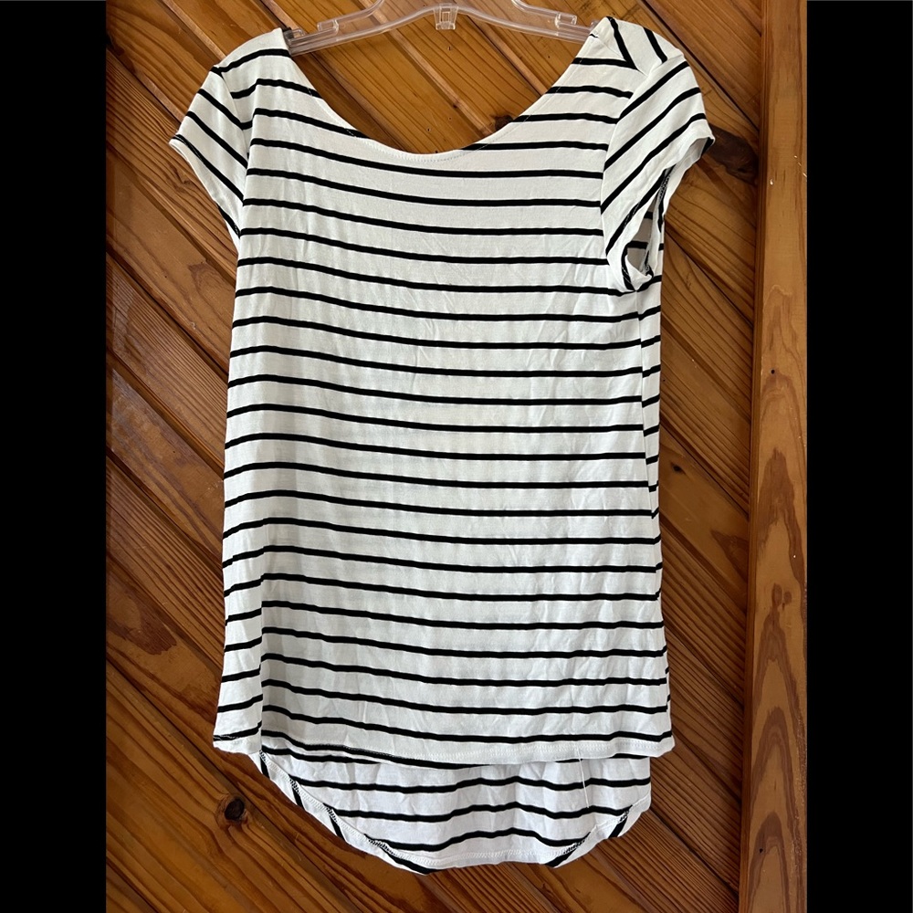 Size Large Mezzanine white with black striped shirt sleeve t shirt.
